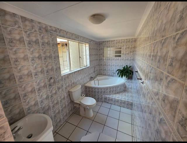 4 BEDROOM HOUSE FOR SALE IN EIKE PARK